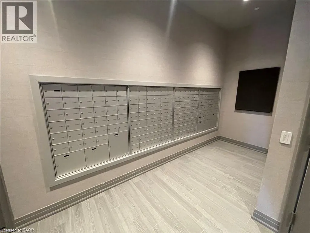 95 DUNDAS Street W Unit# 202, #202