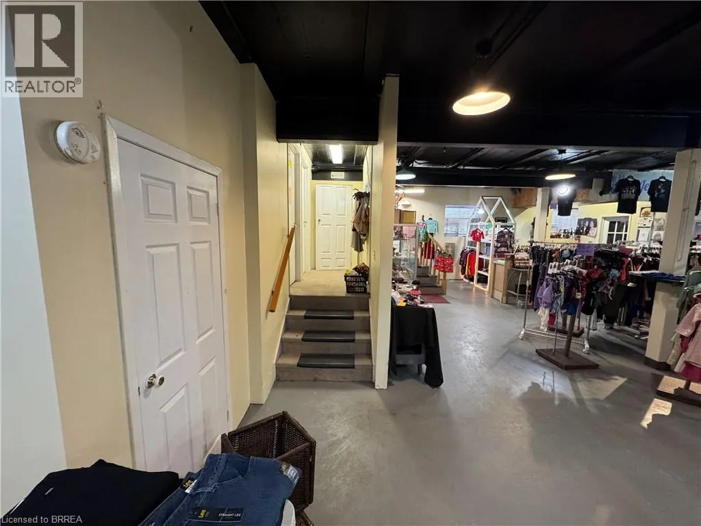 19 BROADWAY Street W Unit# 6 #6