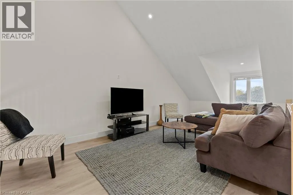 744 NELSON Street W Unit# 31 #31