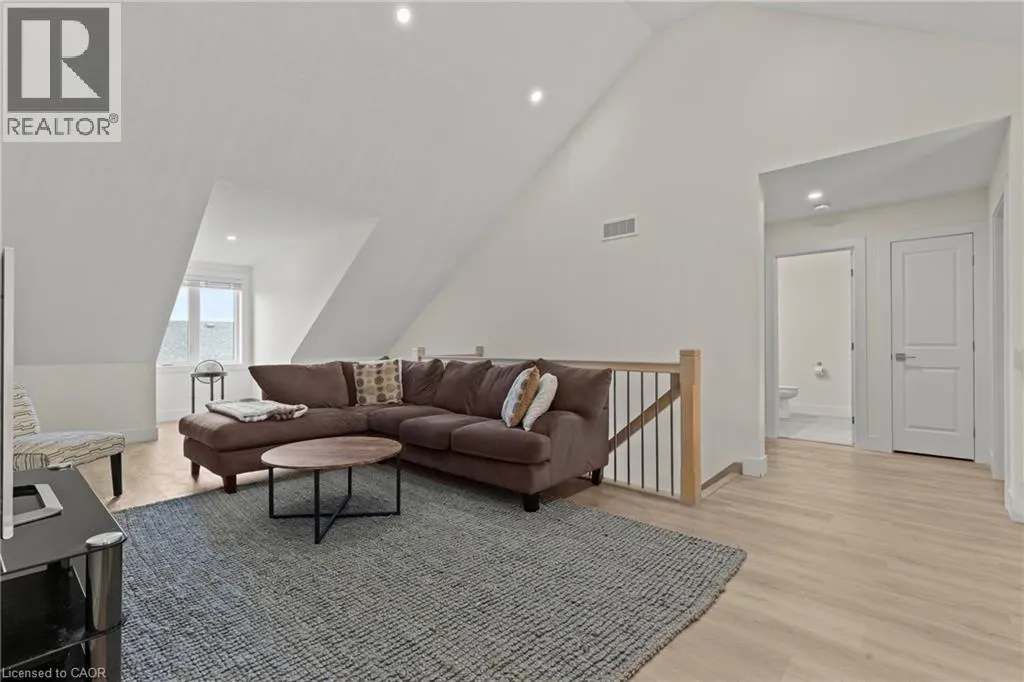 744 NELSON Street W Unit# 31 #31