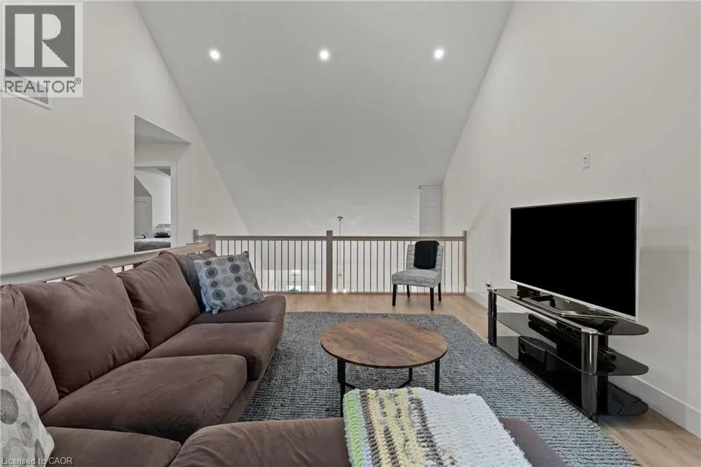 744 NELSON Street W Unit# 31 #31