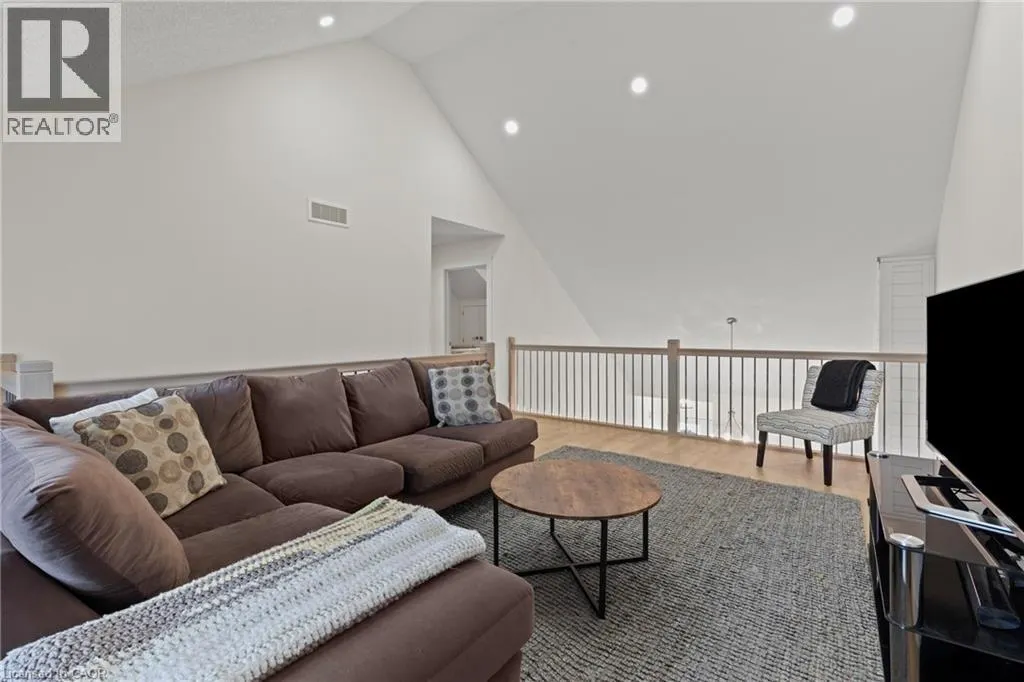 744 NELSON Street W Unit# 31 #31