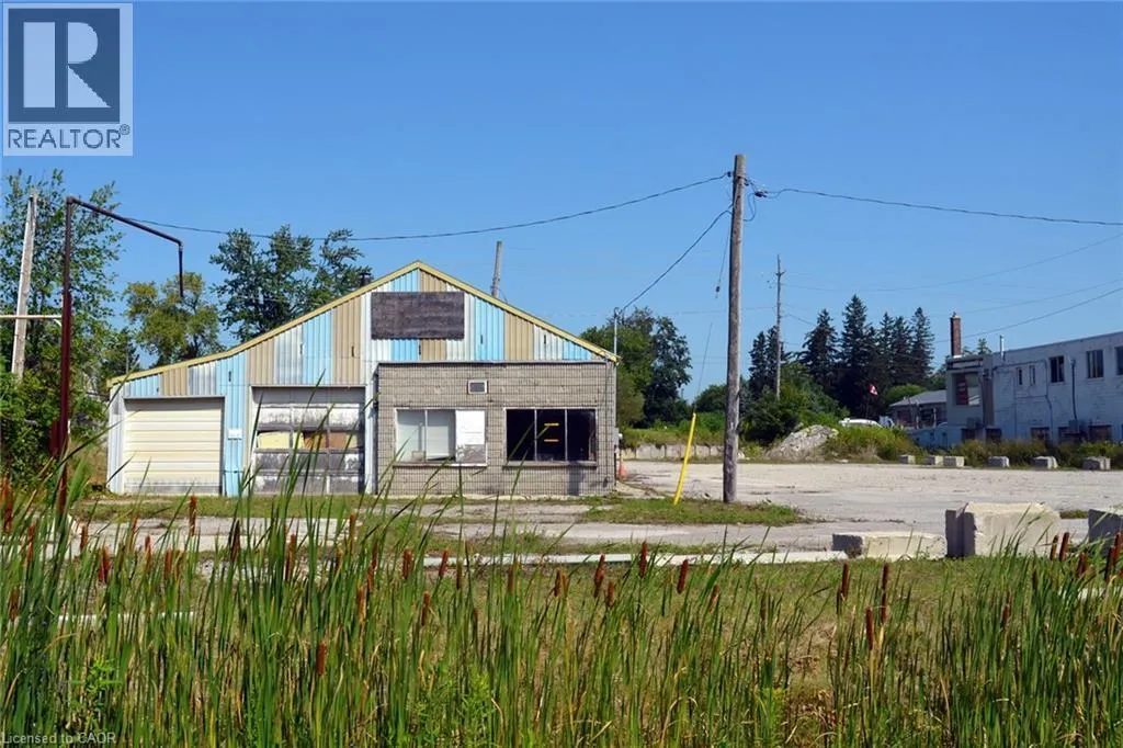 458 QUEENSWAY W