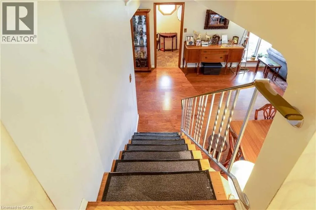 183 MAIN Street S