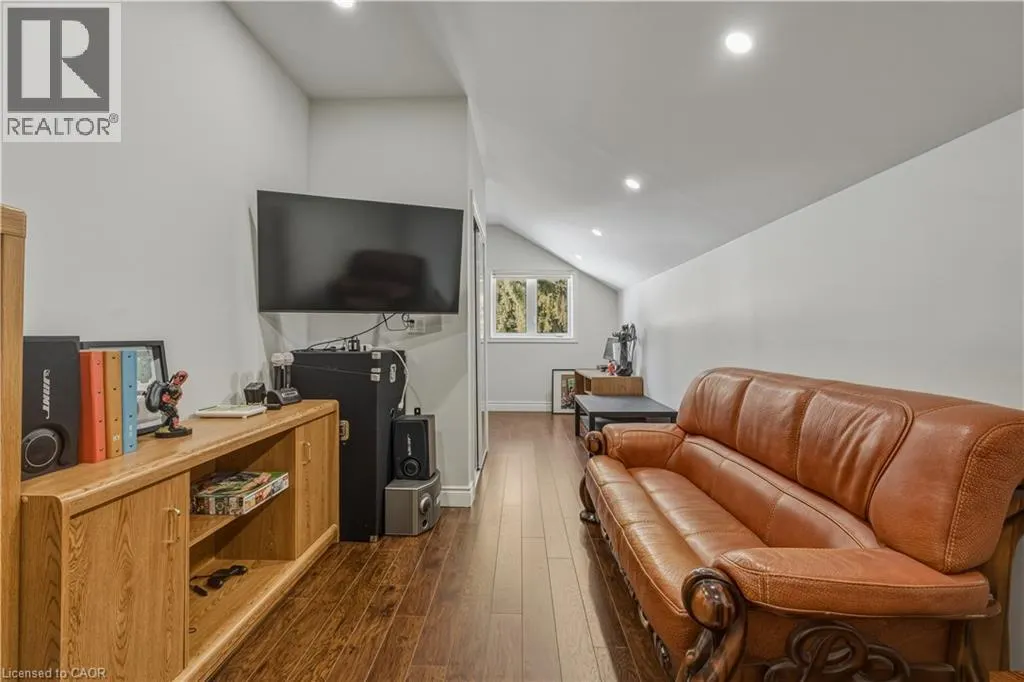 6 IRIS Court