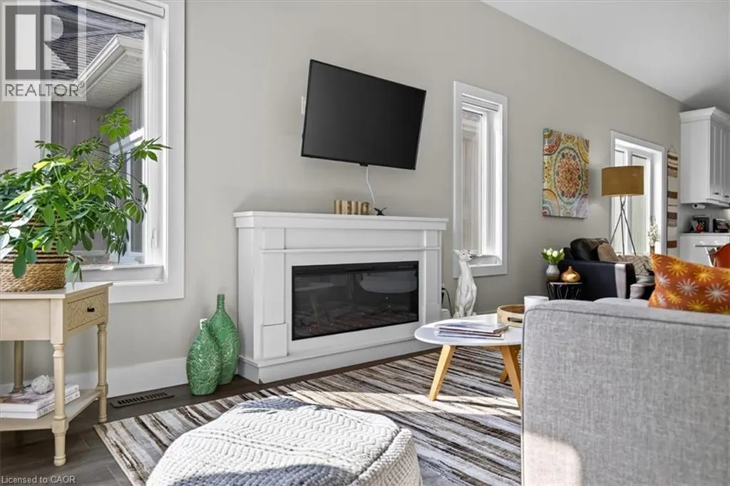 744 NELSON Street W Unit# 7 #7