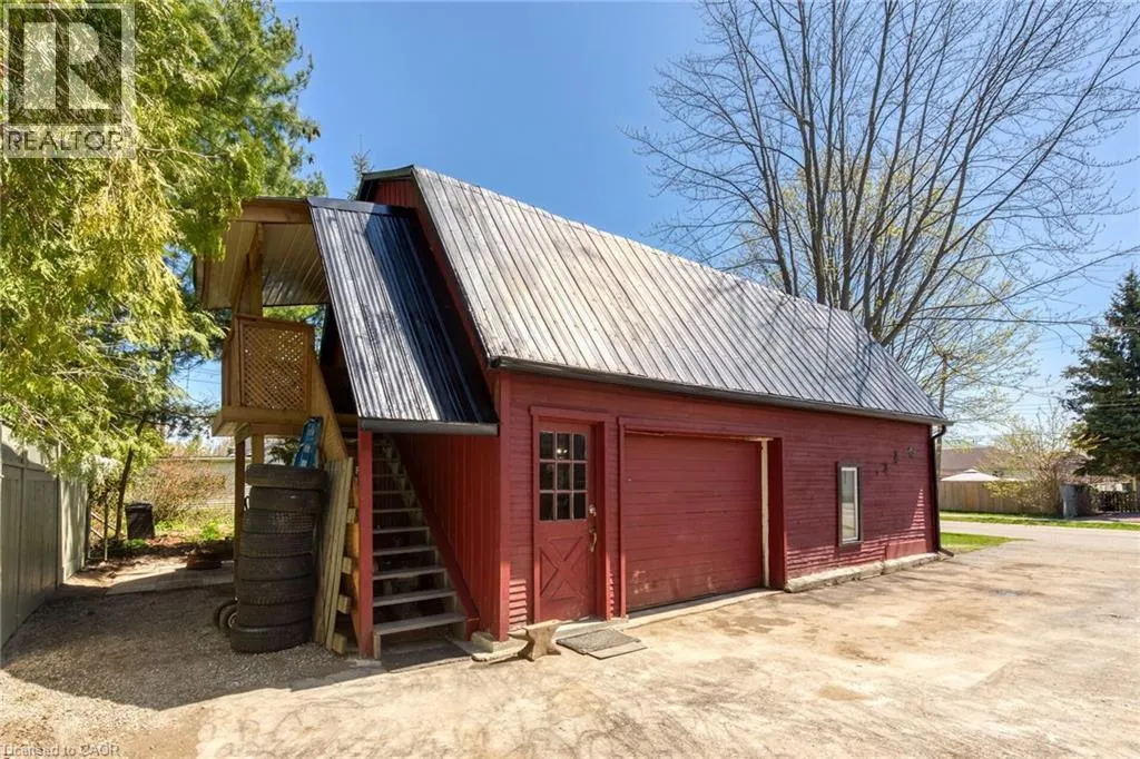 109 MCNAB Street E