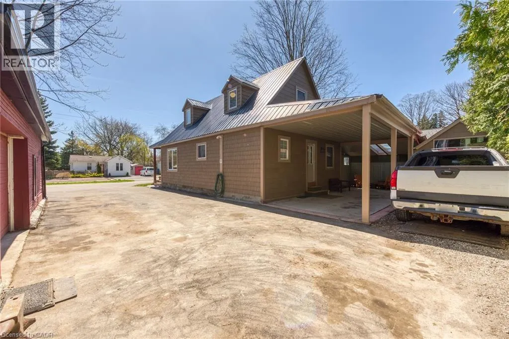 109 MCNAB Street E