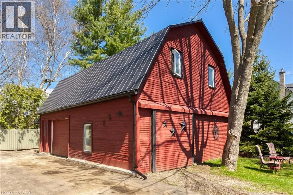 109 MCNAB Street E