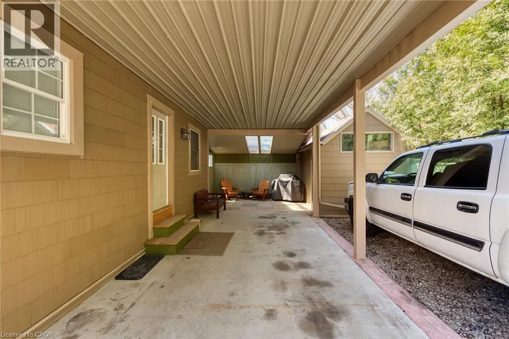109 MCNAB Street E