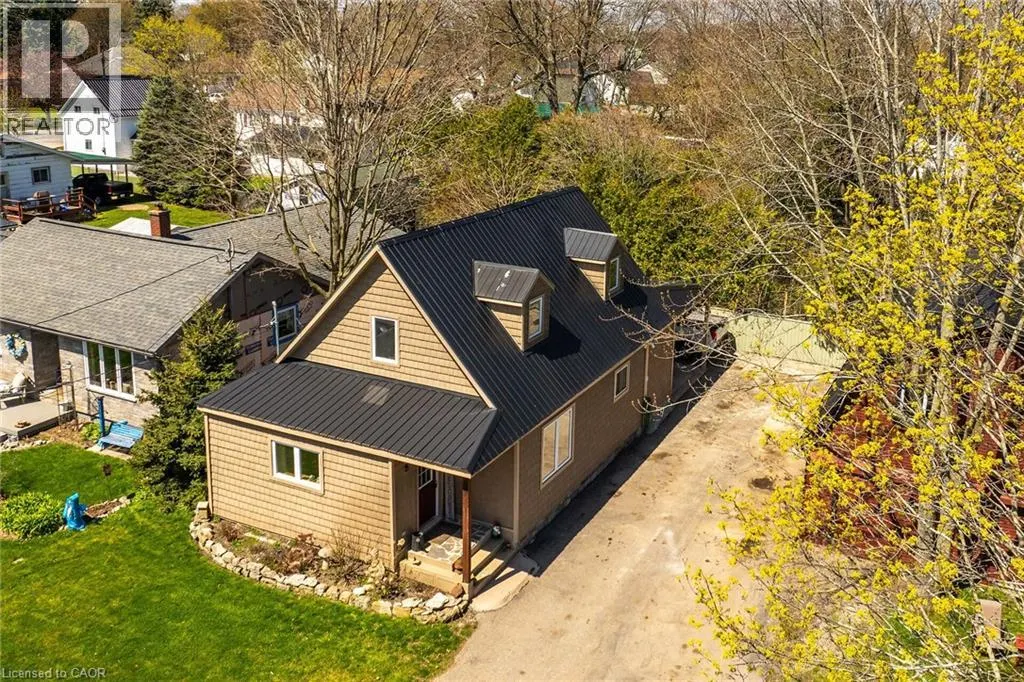 109 MCNAB Street E