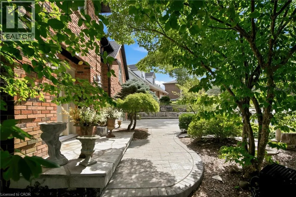 373 BROOKVIEW Court