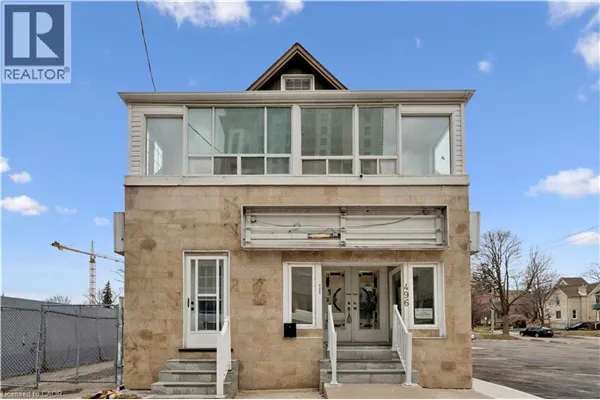 496 KING Street E