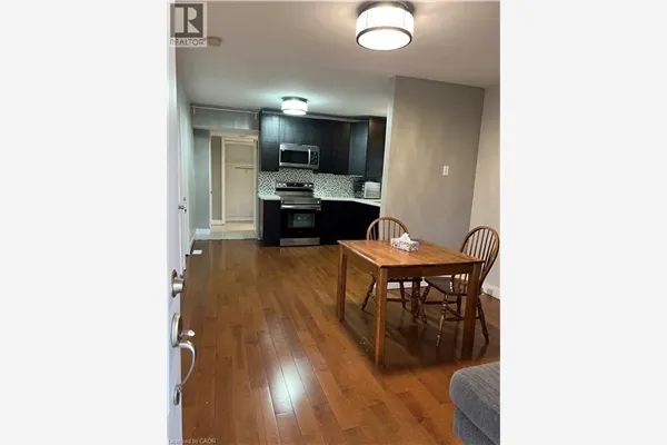 179 VINE Street S