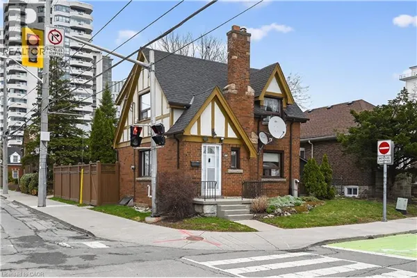 144 HUNTER Street W