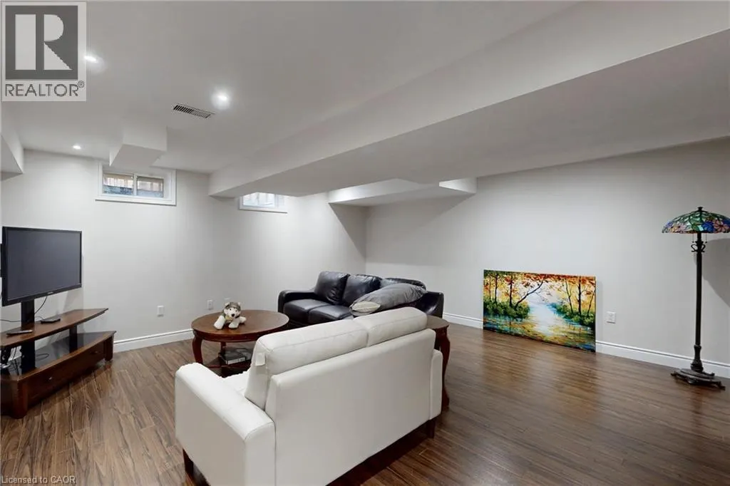 34 FOREST VALLEY Crescent