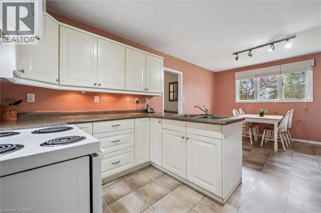8420 ERAMOSA-GARAFRAXA Townline
