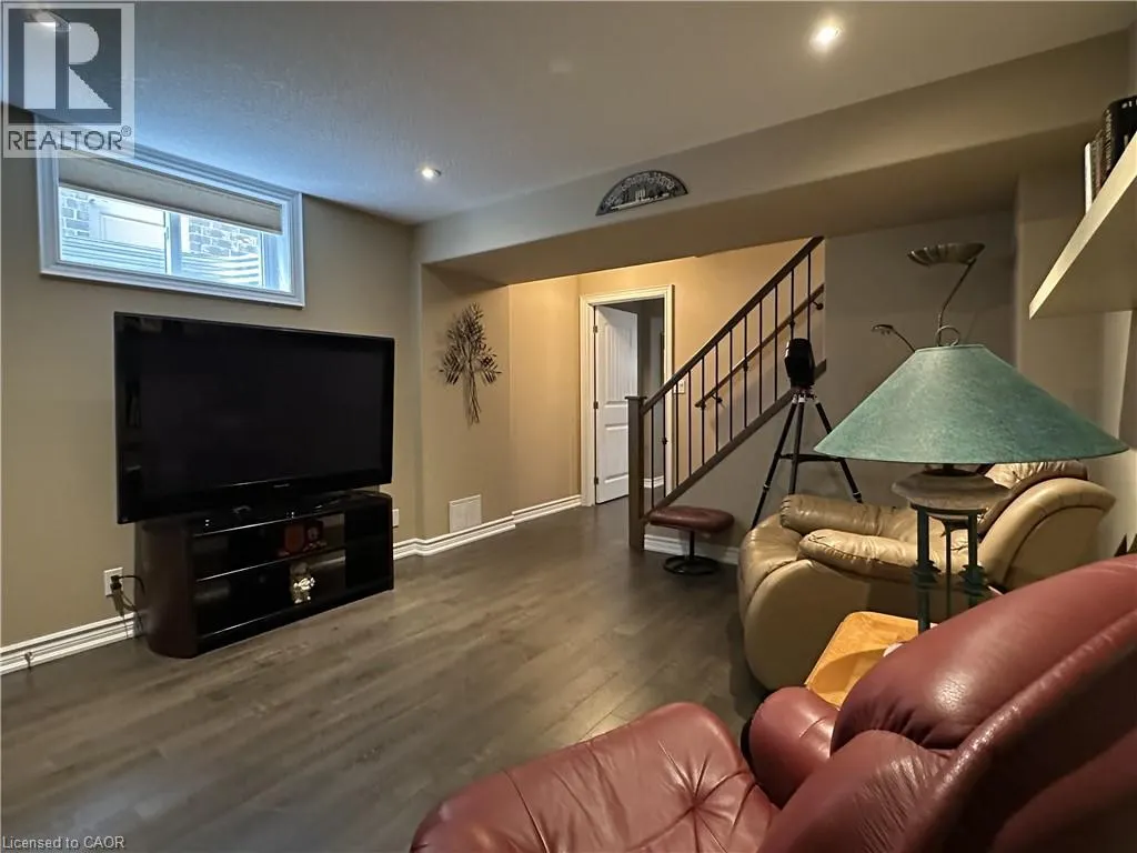 99 ANGLER Avenue