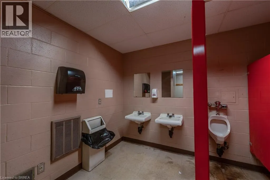 115 SCOTT Avenue Unit# B #B