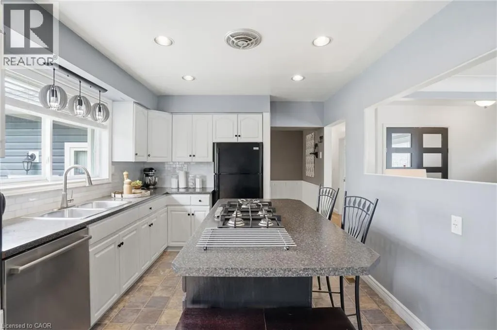 31 ALGONQUIN Avenue