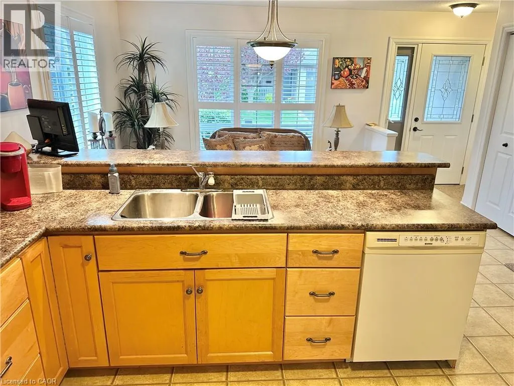 409 QUEEN Street S Unit# 4 #4