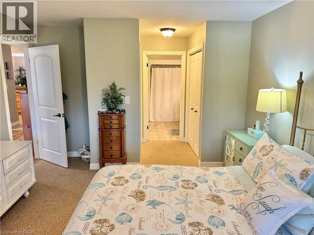 409 QUEEN Street S Unit# 4 #4