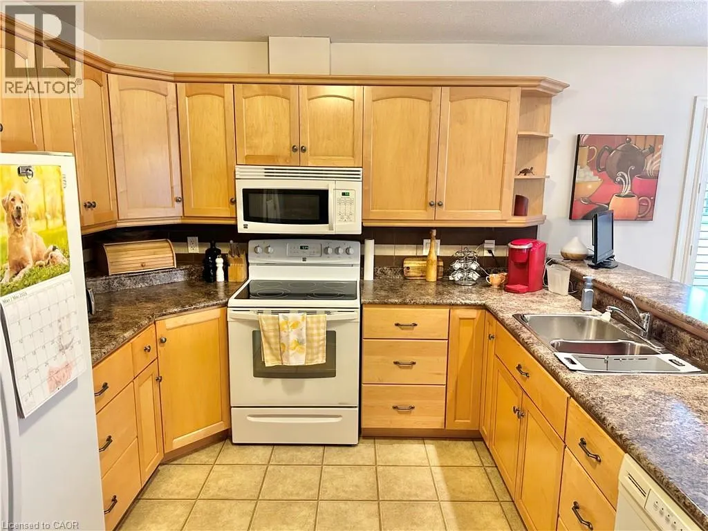 409 QUEEN Street S Unit# 4 #4