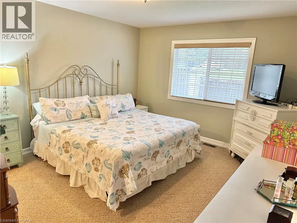 409 QUEEN Street S Unit# 4 #4
