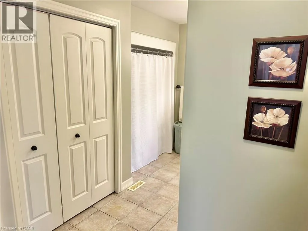 409 QUEEN Street S Unit# 4 #4