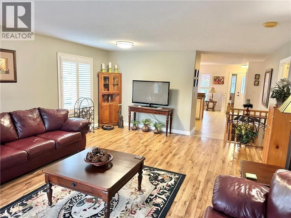409 QUEEN Street S Unit# 4 #4