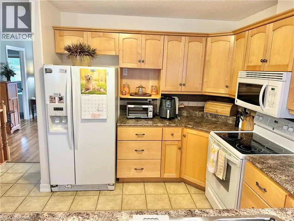 409 QUEEN Street S Unit# 4 #4