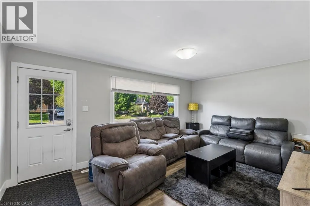 158 LAURENTIAN Drive N