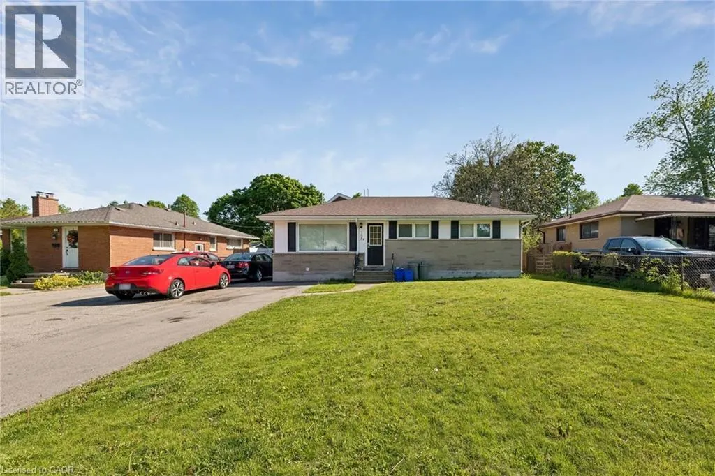 158 LAURENTIAN Drive N