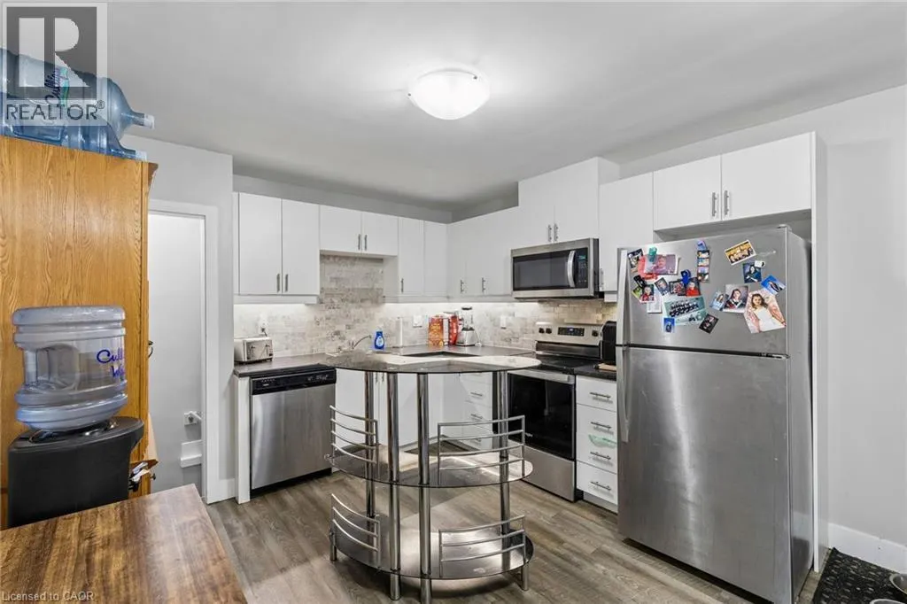 158 LAURENTIAN Drive N