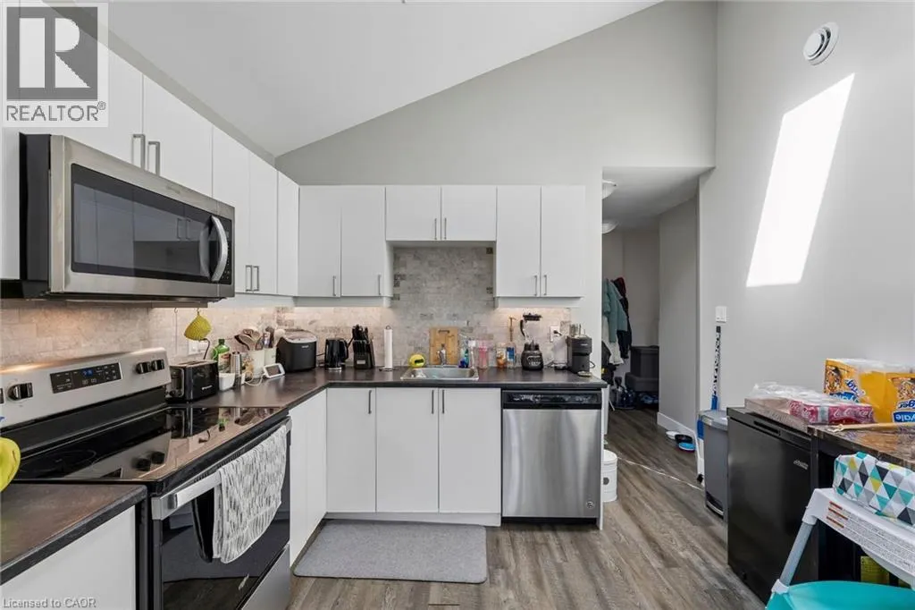 158 LAURENTIAN Drive N
