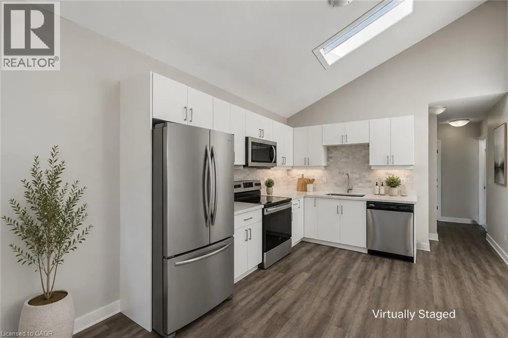 158 LAURENTIAN Drive N