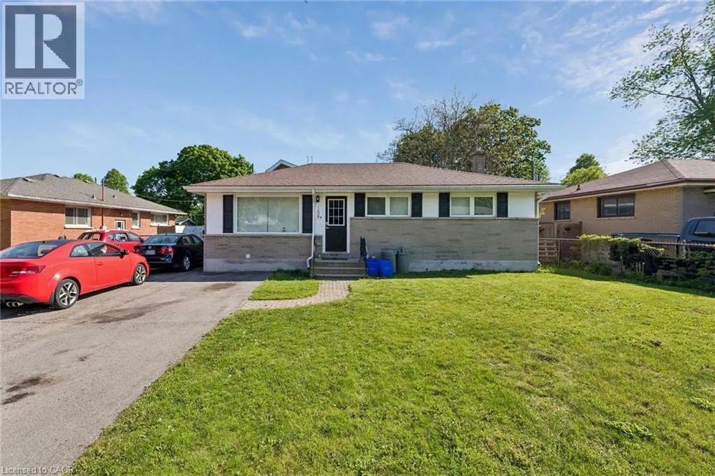158 LAURENTIAN Drive N