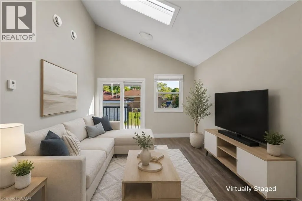 158 LAURENTIAN Drive N