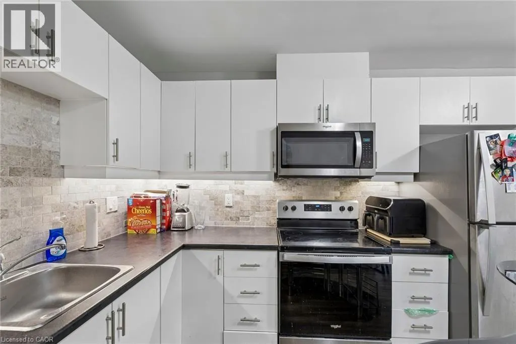 158 LAURENTIAN Drive N