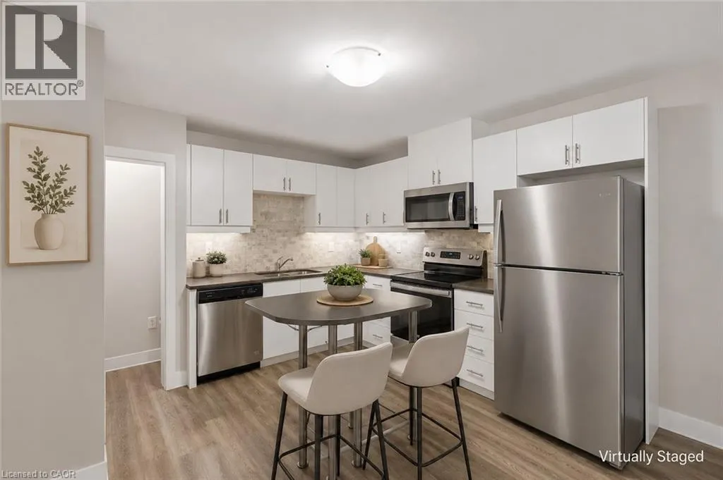 158 LAURENTIAN Drive N