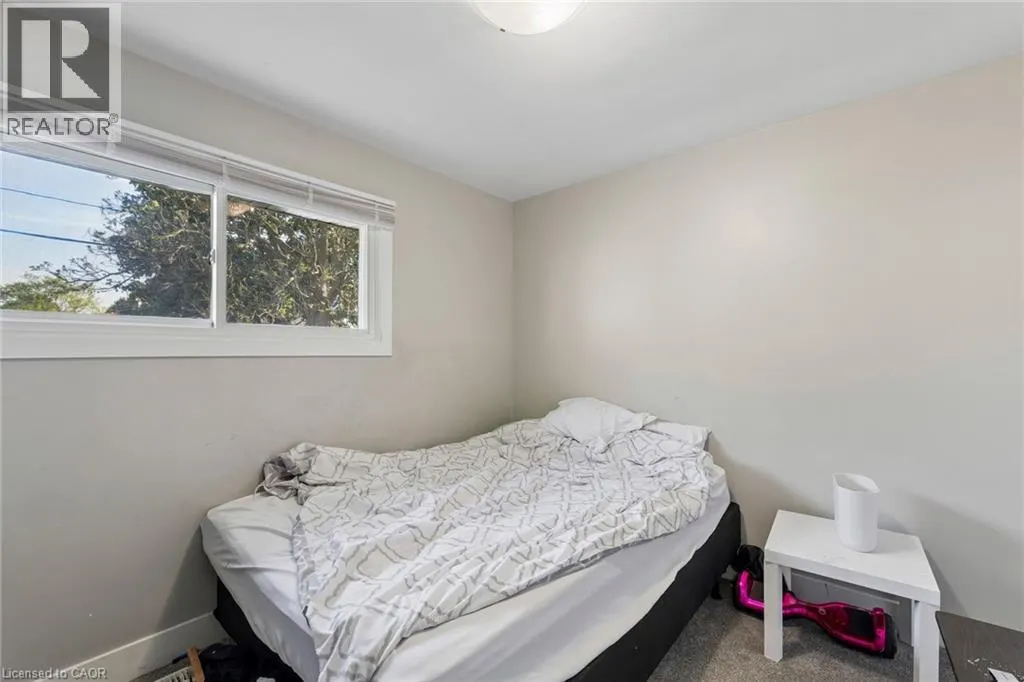 158 LAURENTIAN Drive N