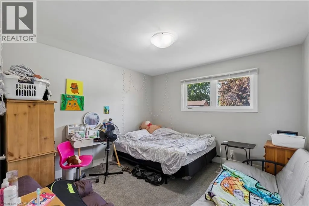158 LAURENTIAN Drive N