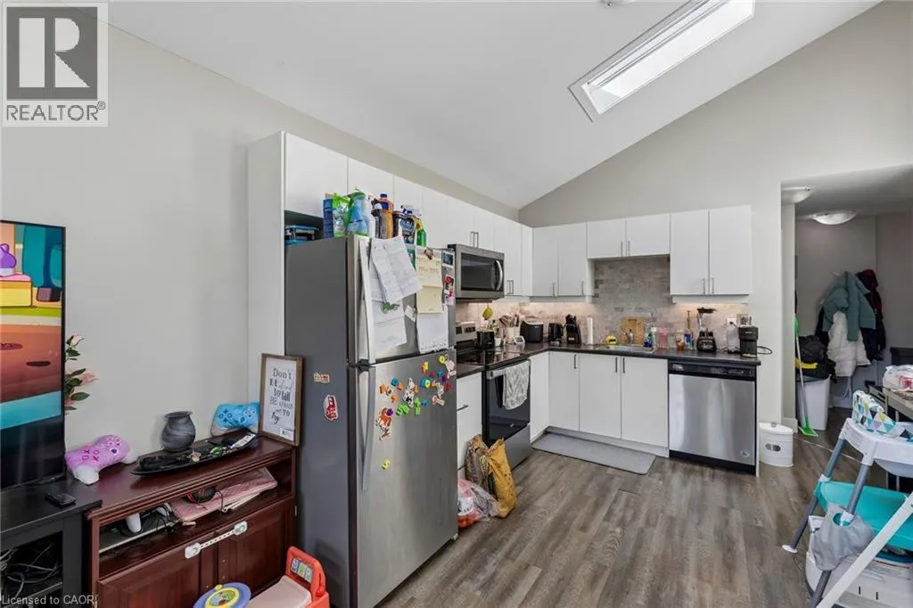 158 LAURENTIAN Drive N