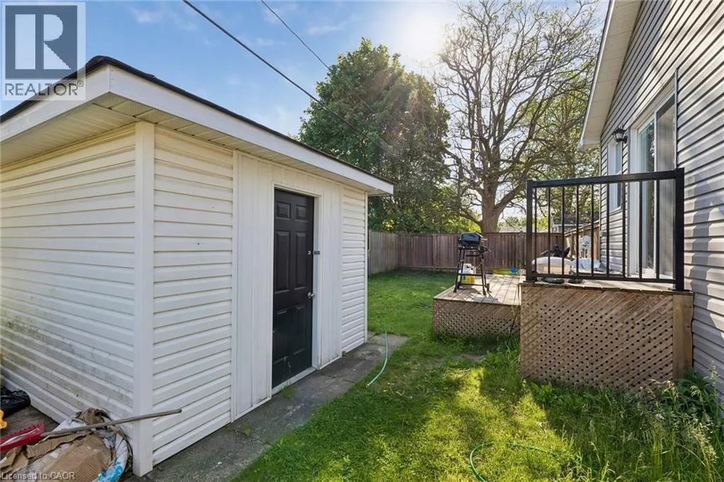 158 LAURENTIAN Drive N