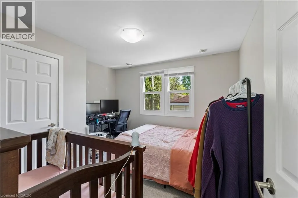 158 LAURENTIAN Drive N