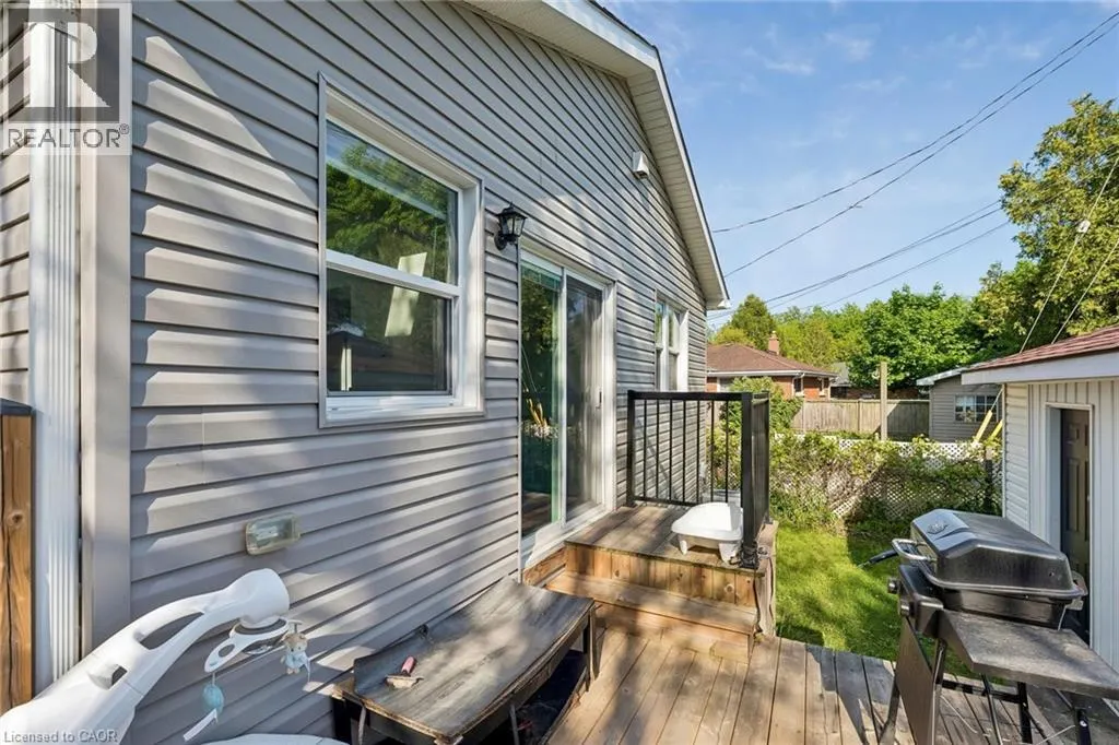 158 LAURENTIAN Drive N