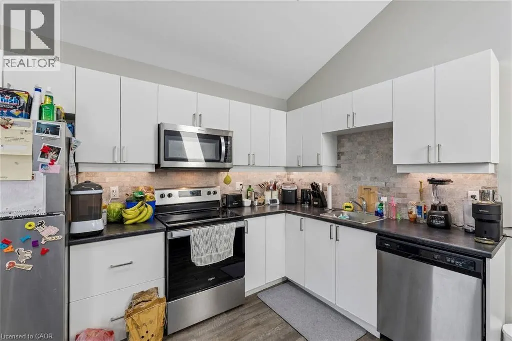 158 LAURENTIAN Drive N