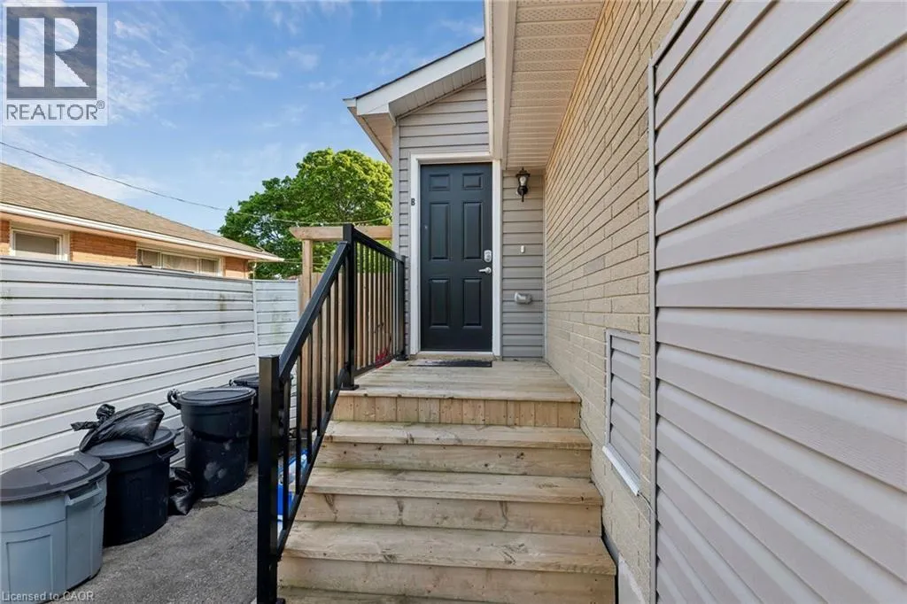 158 LAURENTIAN Drive N