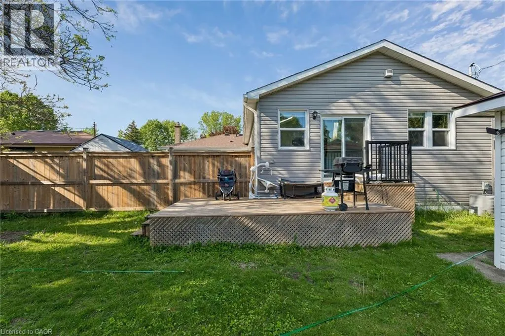 158 LAURENTIAN Drive N
