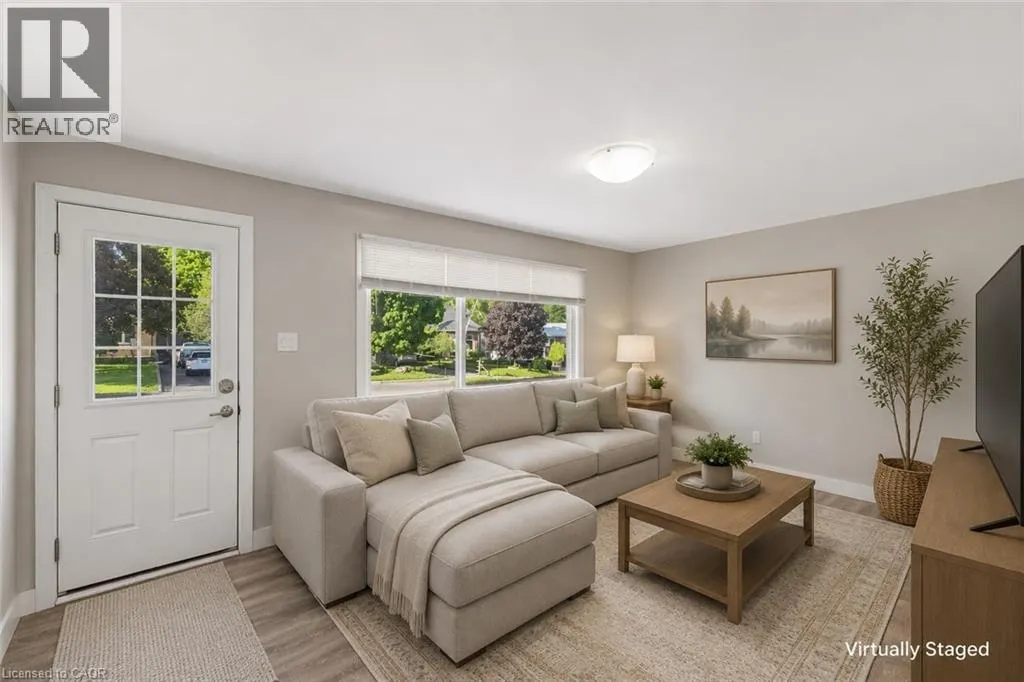 158 LAURENTIAN Drive N